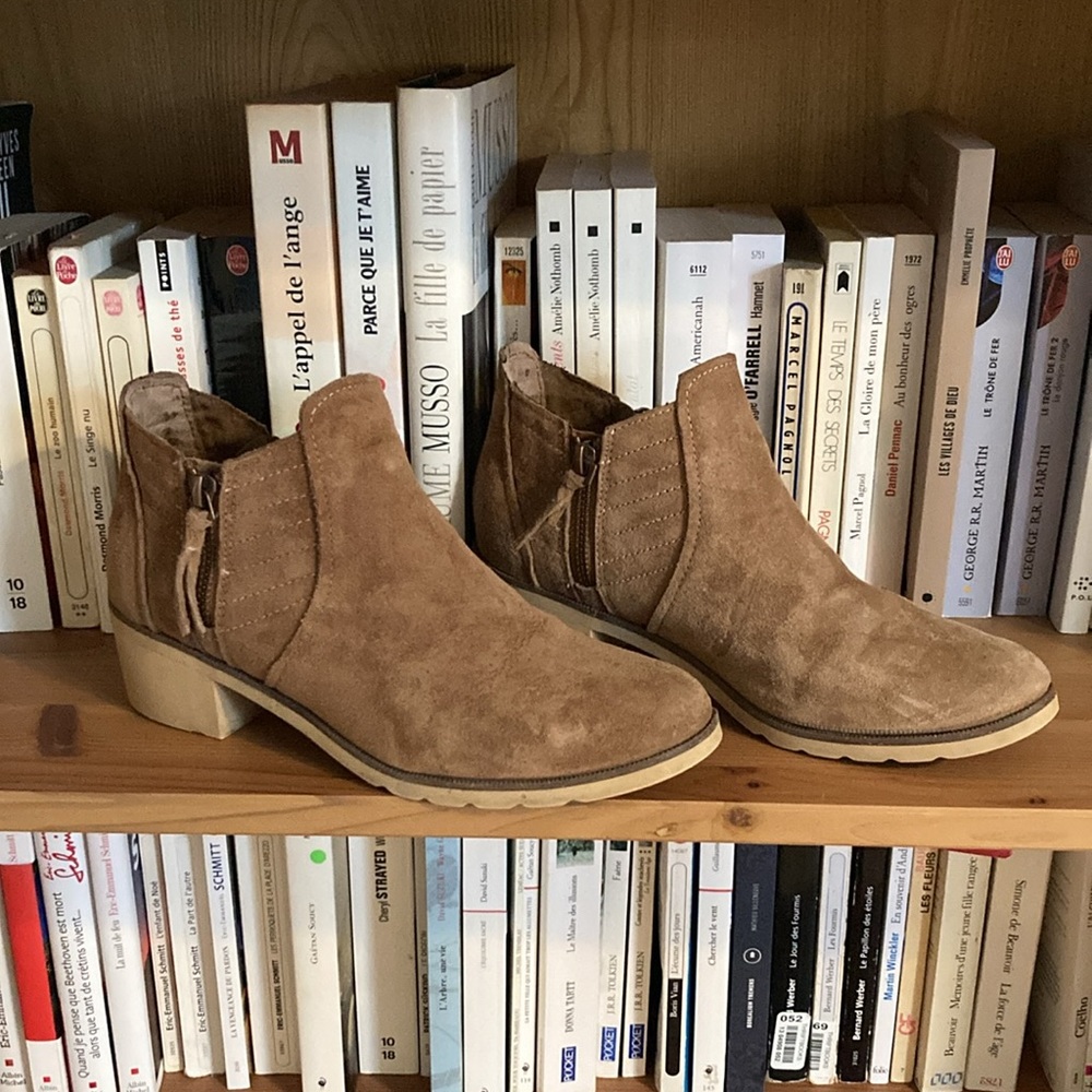 Reef suede booties with low heel 7.5
